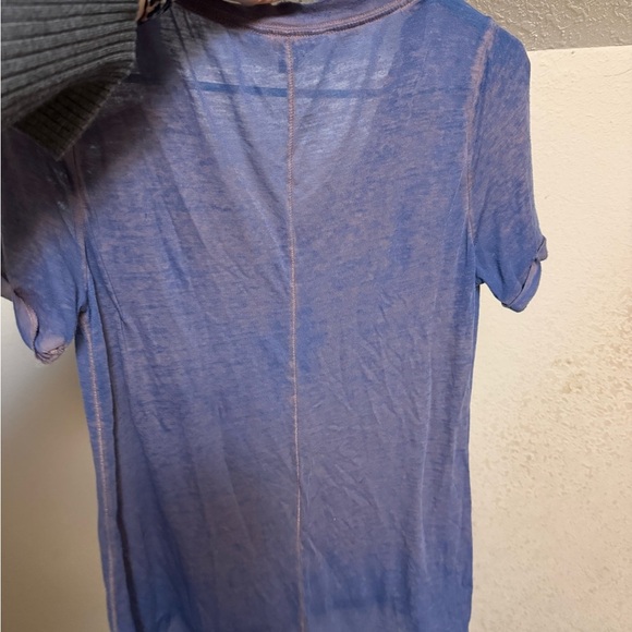 Rock & Republic Light Purple Sheer V-Neck Top - Picture 2 of 3